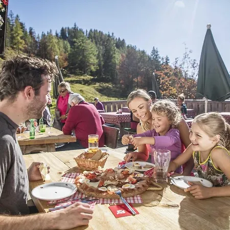 Blick Auf's Schloss إتيير