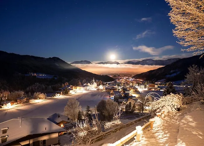 Blick Auf's Schloss Иттер