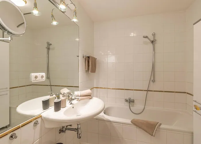 Blick Auf's Schloss Itter